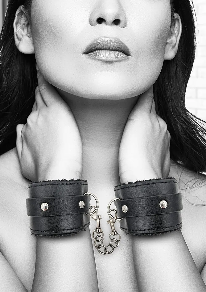 Plush Bonded Leather Hand Cuffs With Adjustable Straps Shots America Restraints